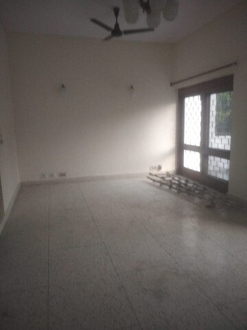 Room in 3 BHK Builder Floor at Greater Kailash ii – for Rent