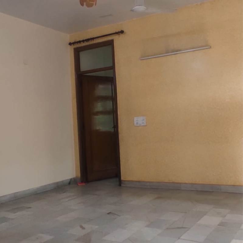 2 BHK Builder Floor For Sale in Lajpat Nagar II