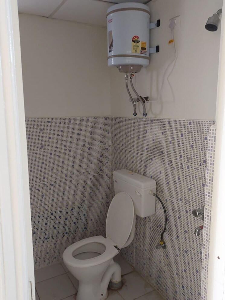 Bathroom, rof-aalayas 2 Bedroom 717 Sq.Ft. Apartment In Sector 102 Gurgaon 8643102