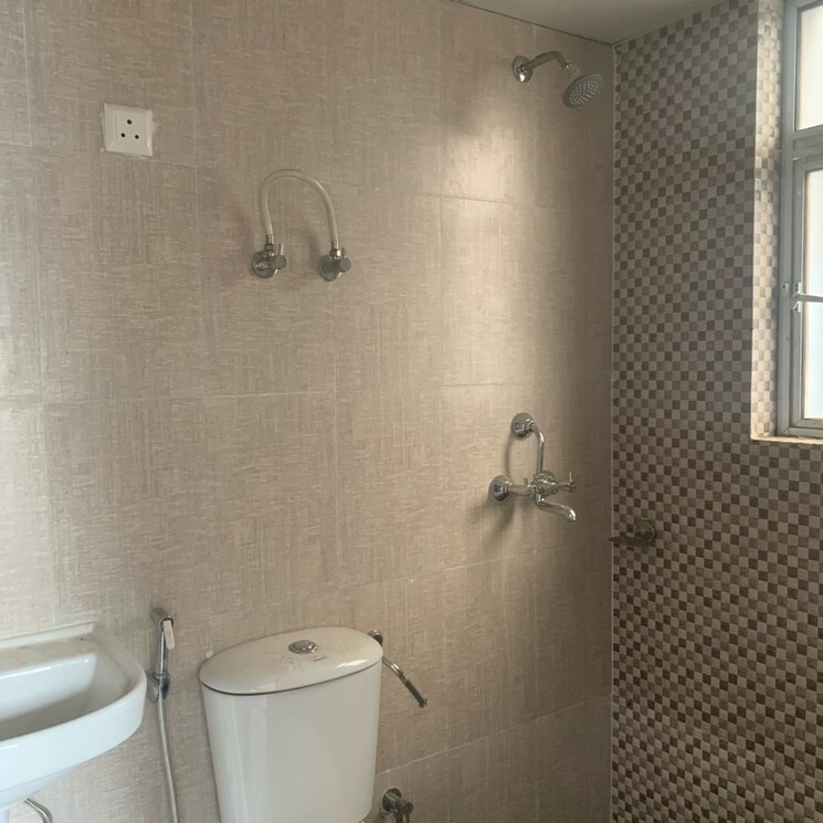 Bathroom, aditya-urban-homes 2 Bedroom 840 Sq.Ft. Apartment In Shahpur Bamheta Ghaziabad 8643157
