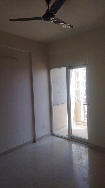 Room in 2 BHK Apartment at Signature Global City 93, Sector 93 – for Rent
