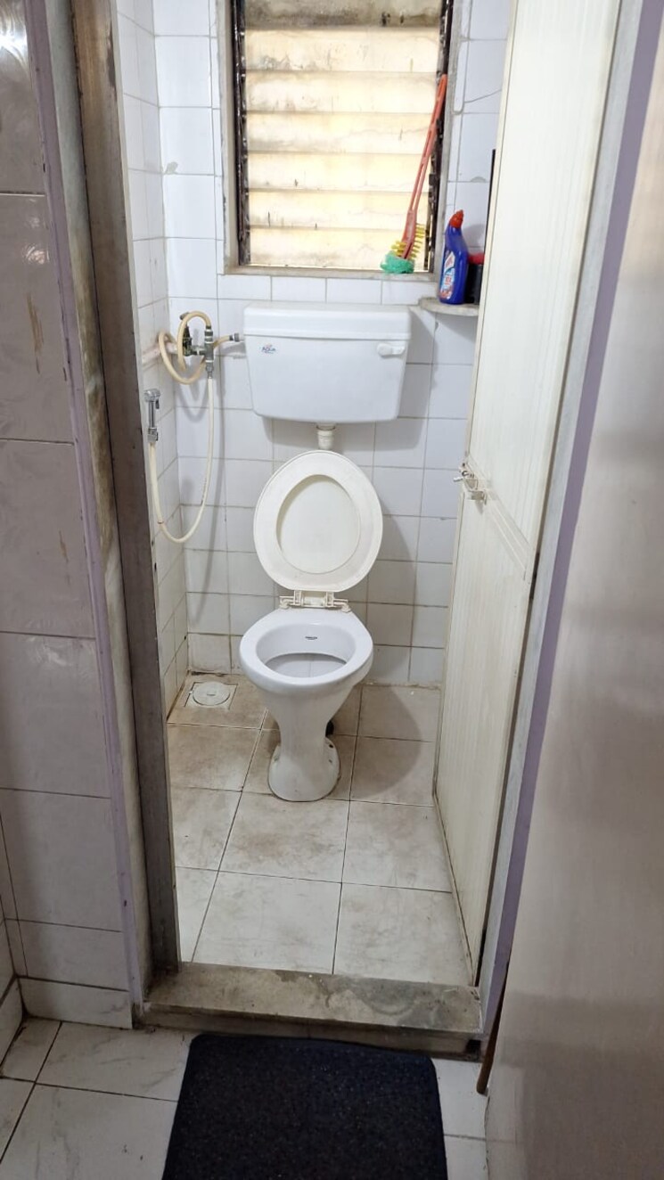 Bathroom, rajeshree-accord-chs 1 Bedroom 400 Sq.Ft. Apartment In Andheri East Mumbai 8643156