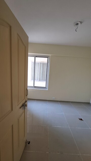 Room in 2 BHK Apartment at Wave Dream Homes, Wave City – for Rent