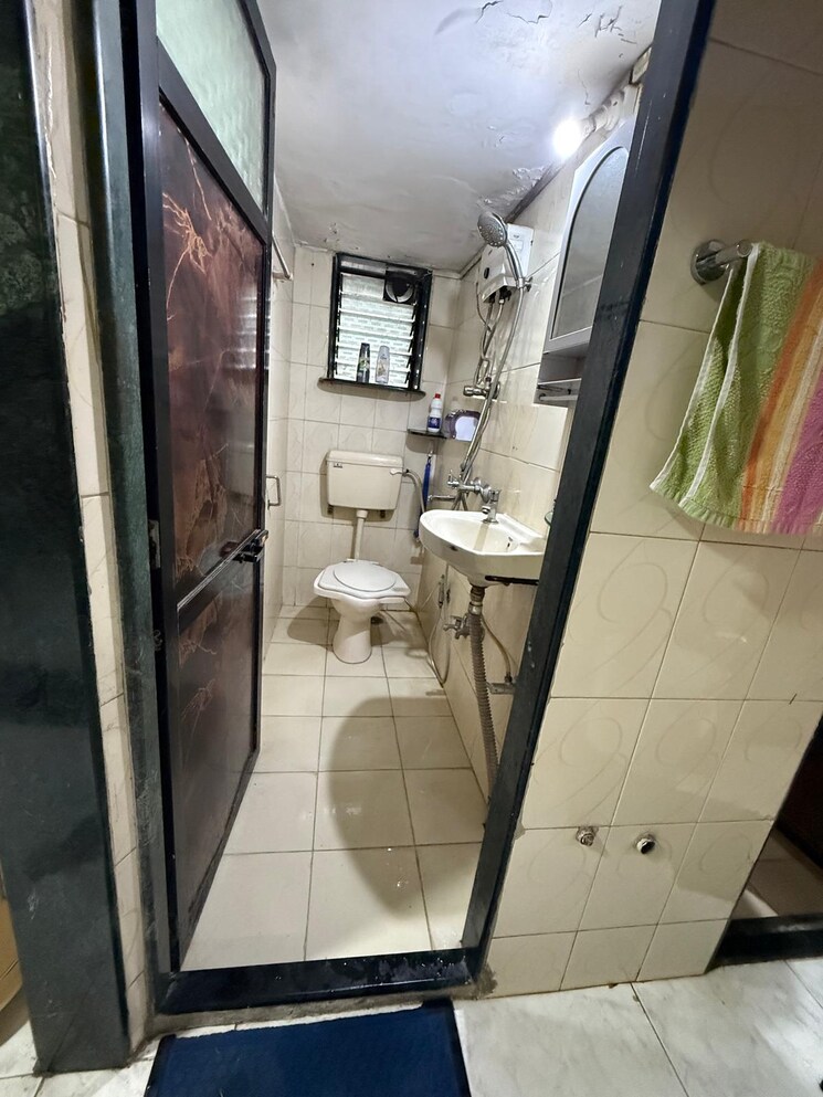 Bathroom, cubic-mall 2 Bedroom 550 Sq.Ft. Apartment In Chembur Mumbai 8643150