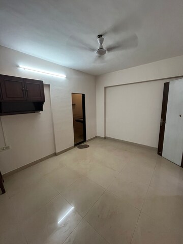Bedroom in 2 BHK Apartment at Sindhi Society, Chembur – for Rent