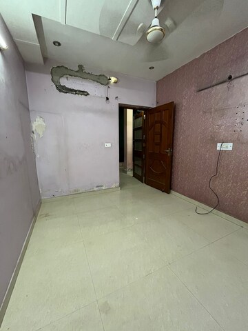 Room in 2.5 BHK Builder Floor at Ashok Nagar – for Rent