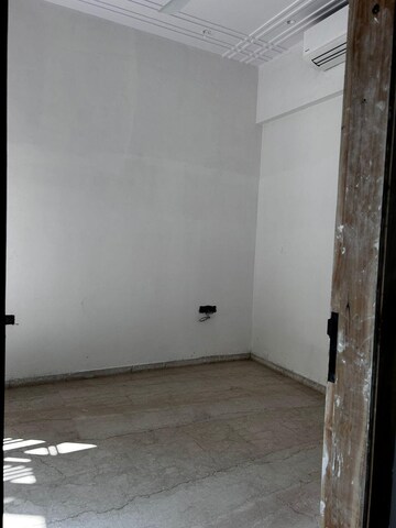 Room in 3 BHK Apartment at Indiabulls Sky Forest, Lower Parel – for Rent