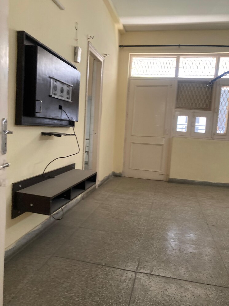  Parking, sector 23 3 Bedroom 1550 Sq.Ft. Builder Floor In Sector 23 Gurgaon 8643235