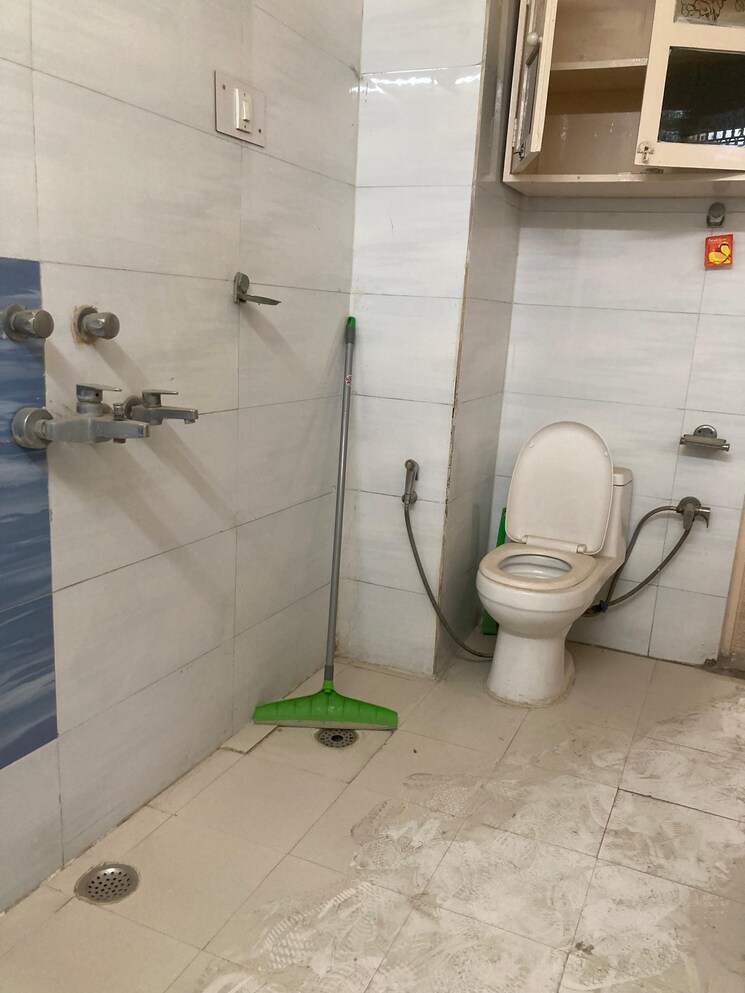 Bathroom, sector 23 3 Bedroom 1550 Sq.Ft. Builder Floor In Sector 23 Gurgaon 8643235