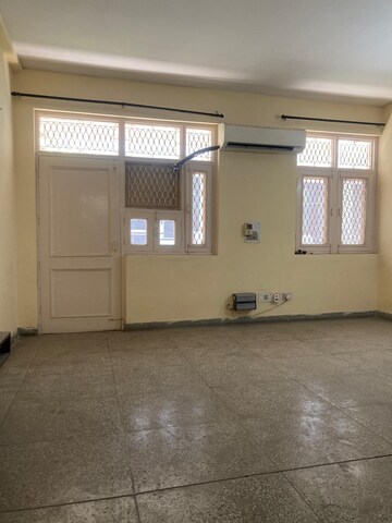 Room in 3 BHK Builder Floor at Sector 23 – for Rent