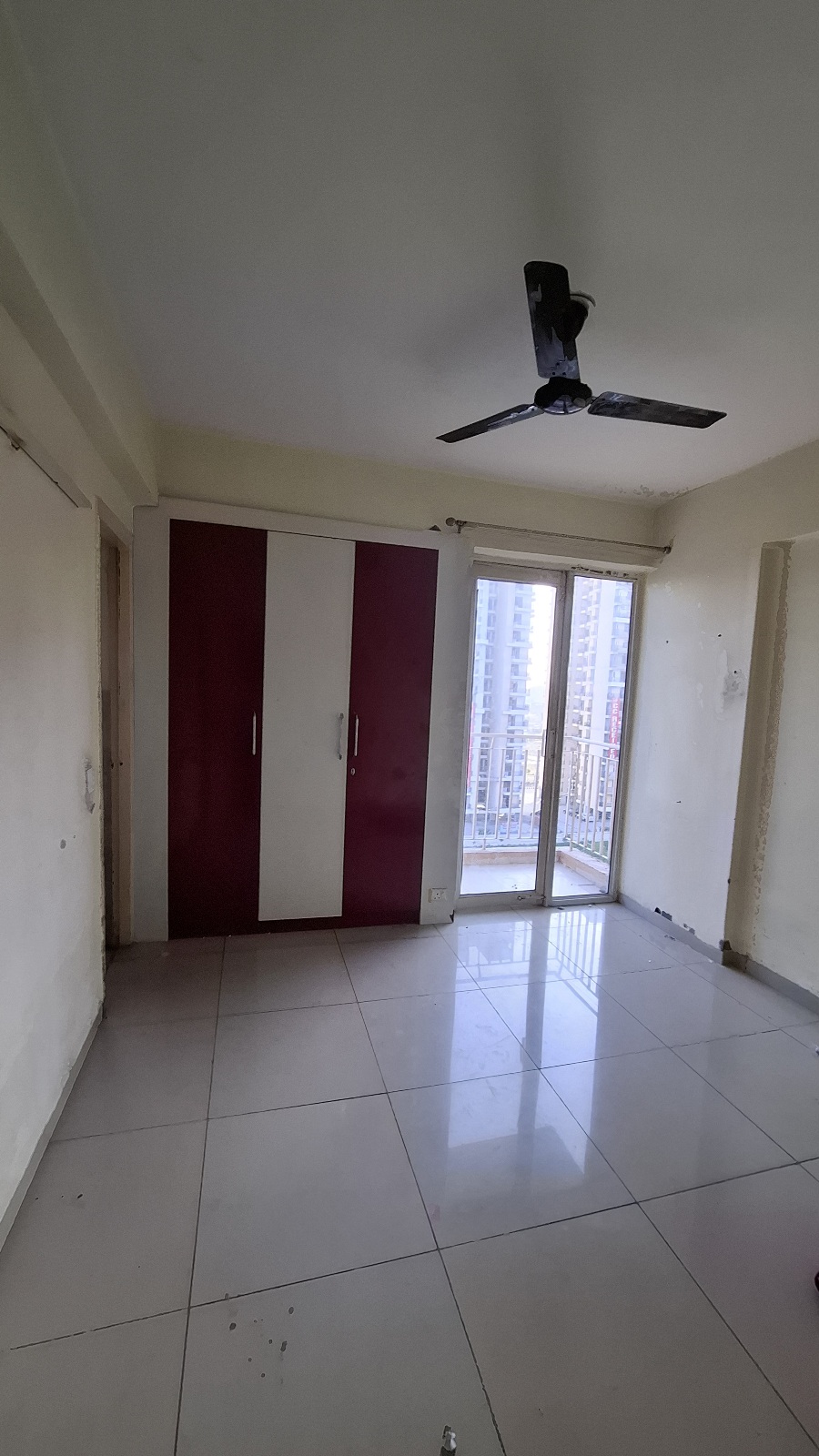 2.5 BHK + Extra Room Apartment For Rent in Wave Dream Homes