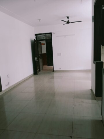 Room in 3 BHK Apartment at GH-7 Crossings Republik, Vijay Nagar – for Rent