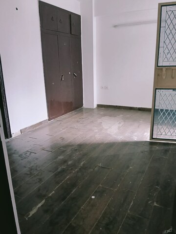 Room in 3 BHK Apartment at GH-7 Crossings Republik, Vijay Nagar – for Rent