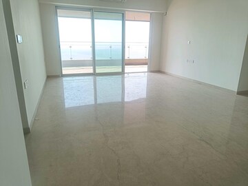 Room in 3 BHK Apartment at Lokhandwala Minerva Mahalaxmi, Mahalaxmi – for Rent
