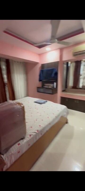 Bedroom in 2.5 BHK Apartment at Sai Siddhi Tower, Ghatkopar East – for Rent