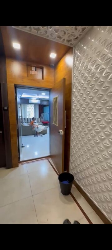 Master Bedroom in 2.5 BHK Apartment at Sai Siddhi Tower, Ghatkopar East – for Rent