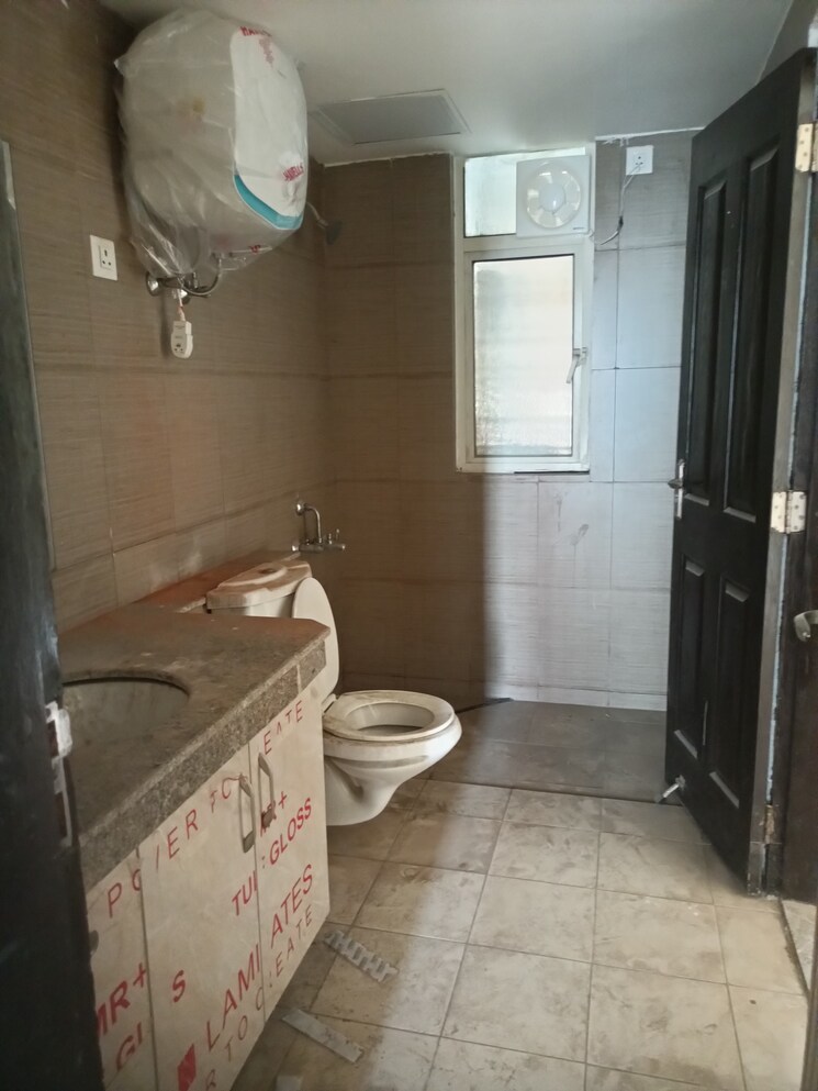 Bathroom, lotus-panache 4 Bedroom 2794 Sq.Ft. Apartment In Sector 110 Noida 8643390