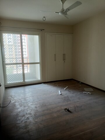 Room in 4 BHK Apartment at Lotus Panache, Sector 110 – for Rent