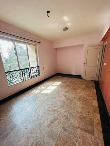 Room in 2 BHK Apartment at Hiranandani Meadows, Manpada – for Rent