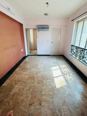 Room in 2 BHK Apartment at Hiranandani Meadows, Manpada – for Rent