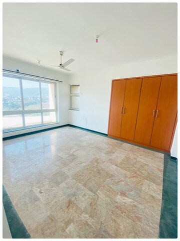 Room in 3 BHK Apartment at Heranadani Meadows Gemini, Ghodbunder Road – for Rent