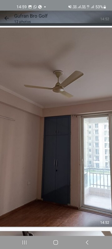 Room in 2.5 BHK Apartment at Amrapali Golf Homes, Sector 4 Greater Noida – for Sale