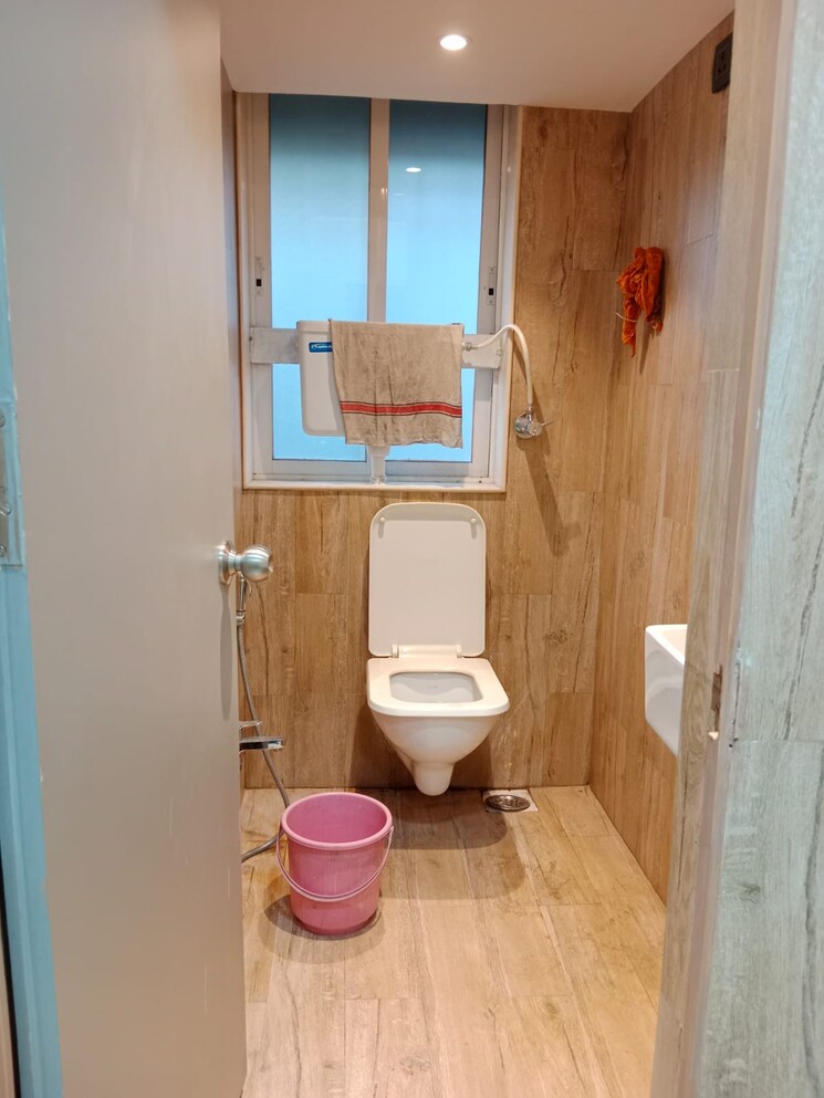Bathroom, naupada 1 Bedroom 350 Sq.Ft. Apartment In Naupada Thane 8643589