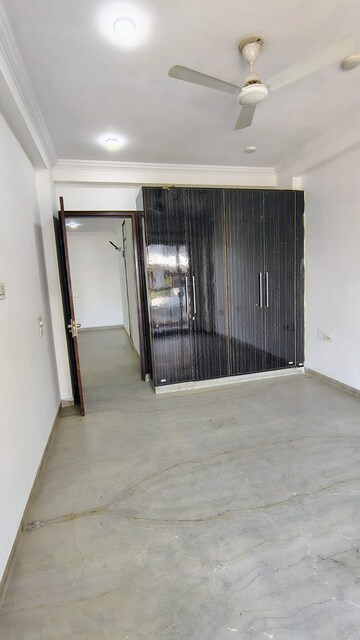 Room in 3 BHK Builder Floor at Sector 57 – for Rent
