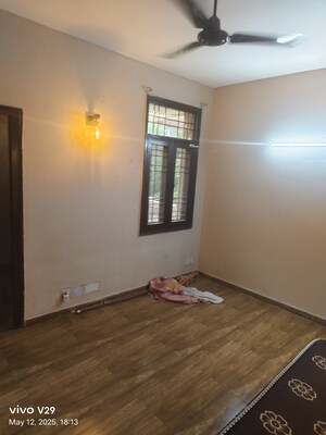 Room in 3 BHK Apartment at Vastu Apartments, Sector 55 – for Sale