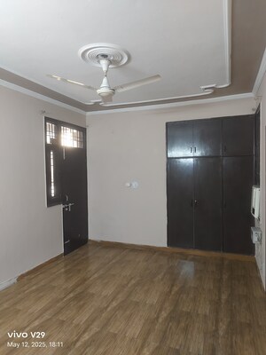 Room in 3 BHK Apartment at Vastu Apartments, Sector 55 – for Sale
