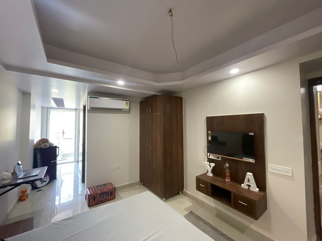 1 RkBuilder Floor For Rent in SAS Tower