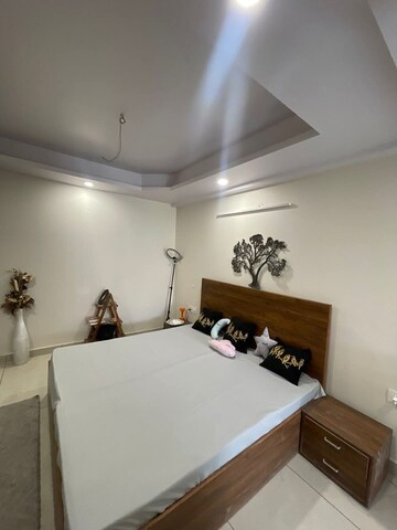 Master Bedroom in 1 RK Builder Floor at SAS Tower, Sector 38 – for Rent