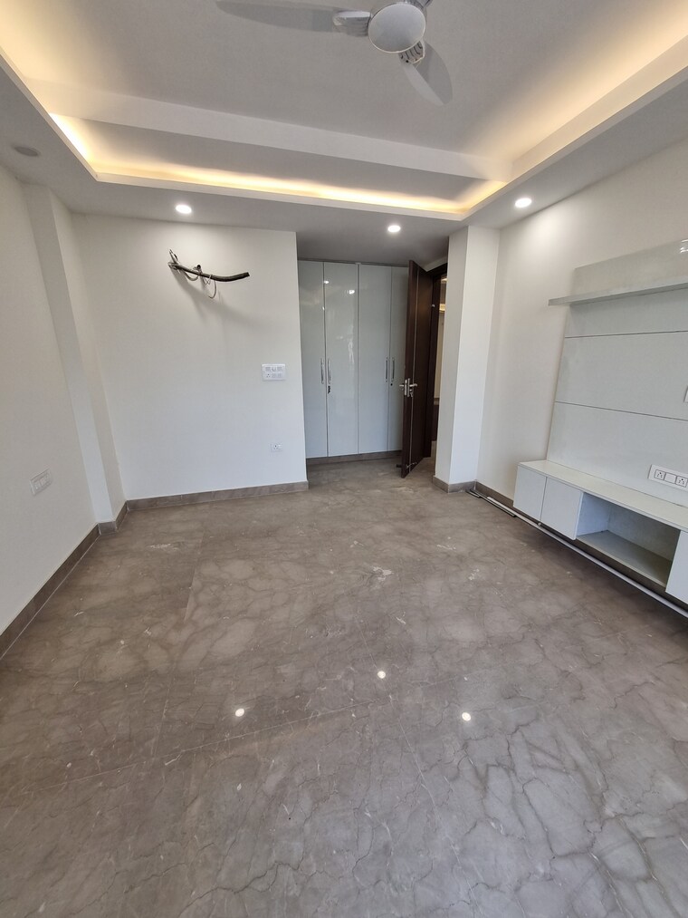 Room, paschim vihar 3 Bedroom 200 Sq.Yd. Builder Floor In Paschim Vihar Delhi 8643885