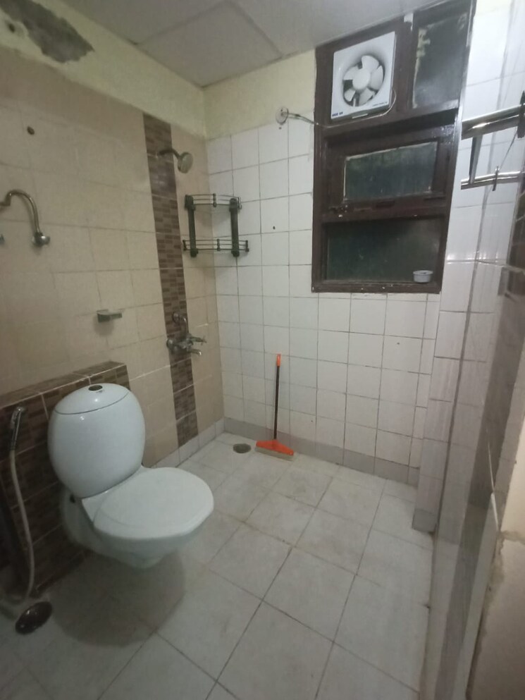 Bathroom, puri-pranayam 3 Bedroom 1857 Sq.Ft. Apartment In Sector 82 Faridabad 8643935