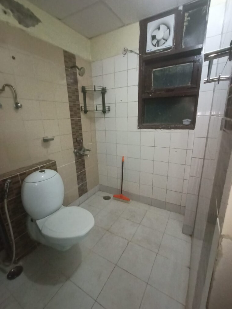Bathroom, puri-pranayam 3 Bedroom 1857 Sq.Ft. Apartment In Sector 82 Faridabad 8643935
