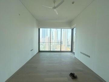 Room in 5 BHK Apartment at Rustomjee Crown, Prabhadevi – for Rent
