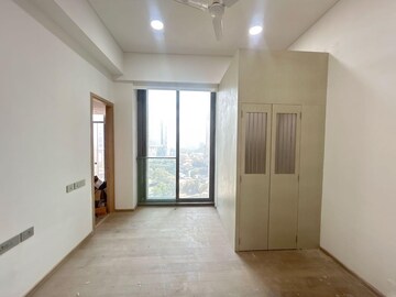 Room in 5 BHK Apartment at Rustomjee Crown, Prabhadevi – for Rent