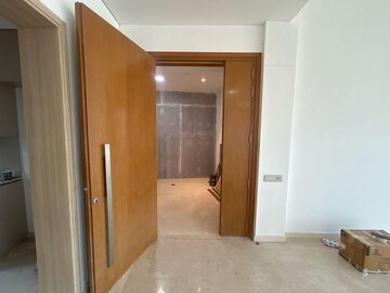 Room in 5 BHK Apartment at Rustomjee Crown, Prabhadevi – for Rent