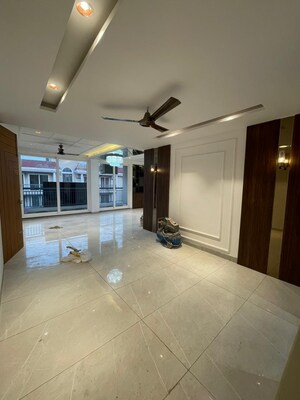 Parking in 5 BHK Penthouse at Maxxus Elanza, International Airport Road – for Sale