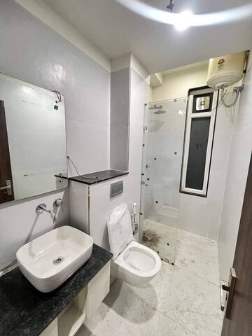 Bathroom in 1 BHK Builder Floor at SAS Tower, Sector 38 – for Rent