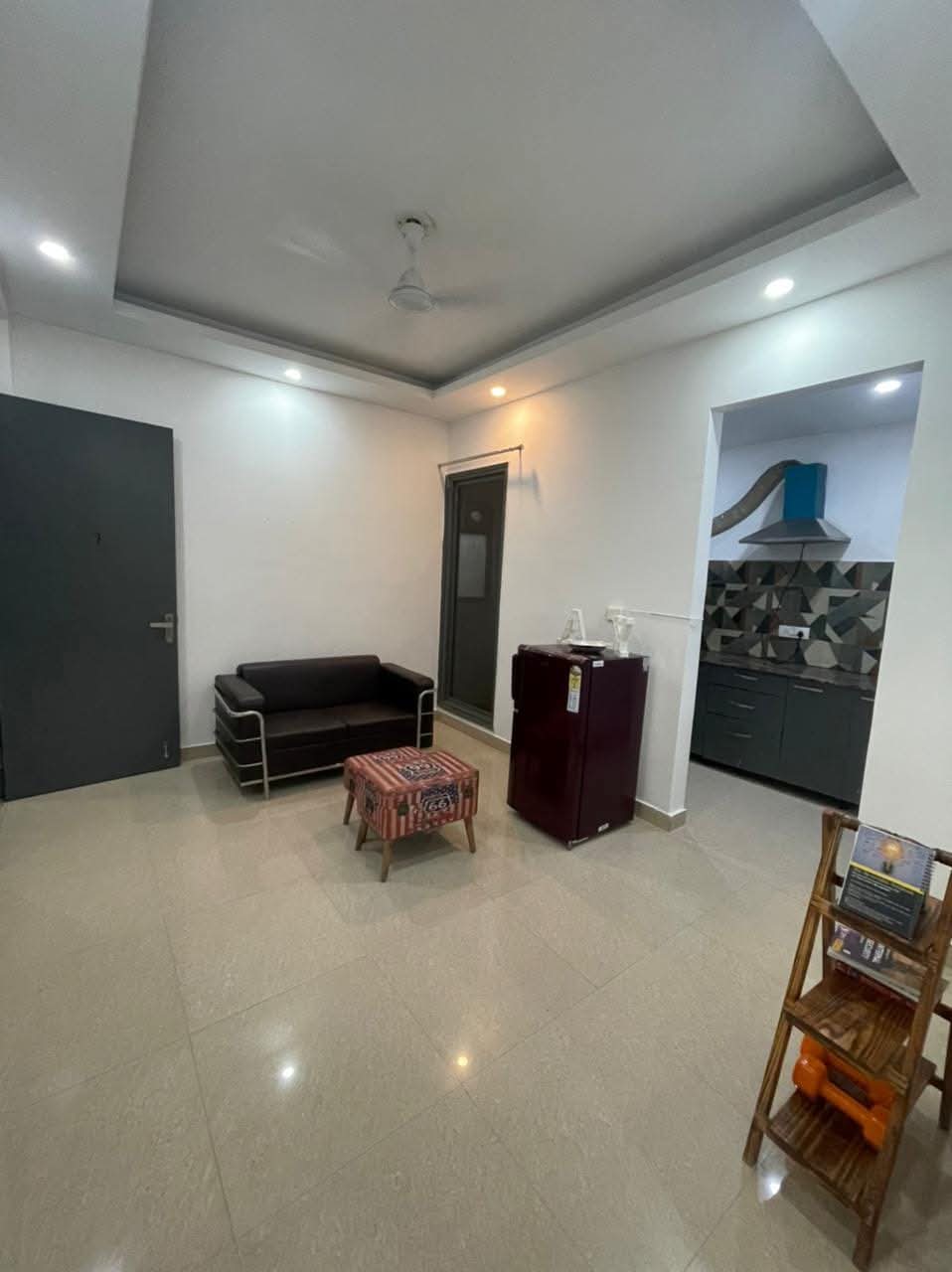 1 BHK Builder Floor For Rent in SAS Tower
