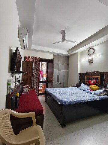 Bedroom in 3 BHK Builder Floor at Ansal Sushant Lok I, Sector 43 – for Rent