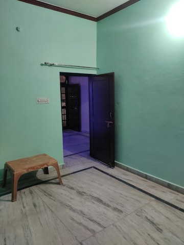 Room in 2.5 BHK Independent House at Jankipuram Extension – for Rent