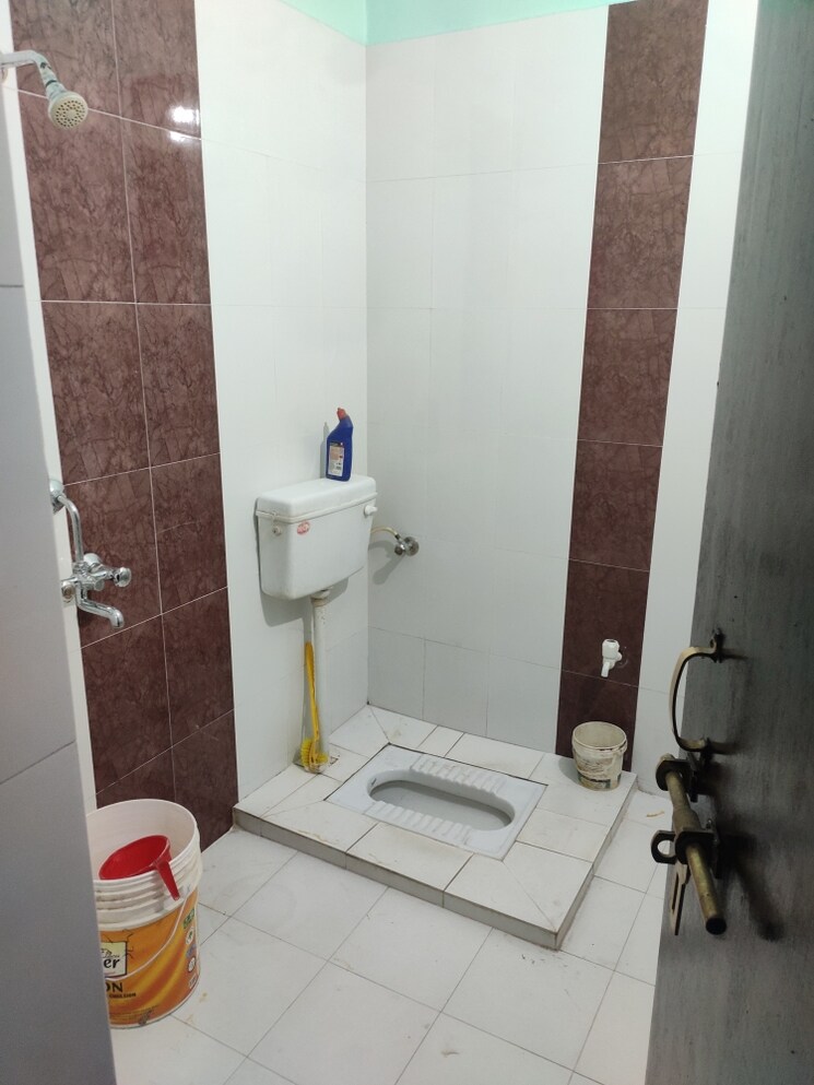 Bathroom, jankipuram extension 2.5 Bedroom 1500 Sq.Ft. Independent House In Jankipuram Extension Lucknow 8644102