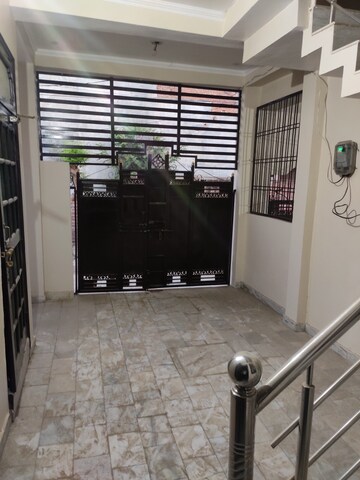 Parking in 2.5 BHK Independent House at Jankipuram Extension – for Rent