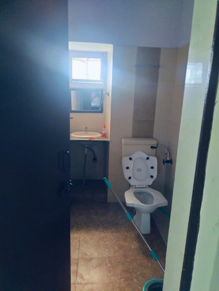 Bathroom, ashok nagar 3 Bedroom 1200 Sq.Ft. Apartment In Ashok Nagar Delhi 8644087