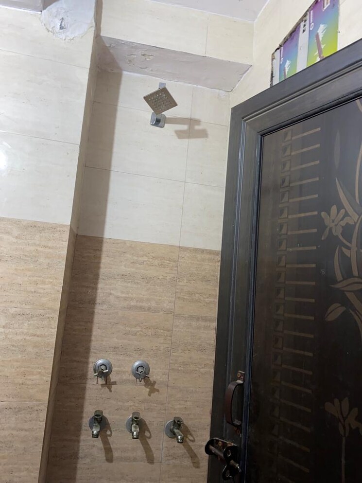 Bathroom, ashok nagar 2 Bedroom 800 Sq.Ft. Apartment In Ashok Nagar Delhi 8644138