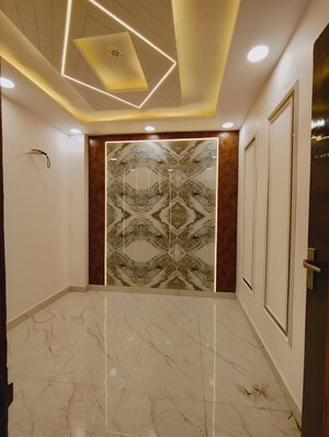 Furnished Amenities in 2 BHK Builder Floor at Mohan Garden – for Sale