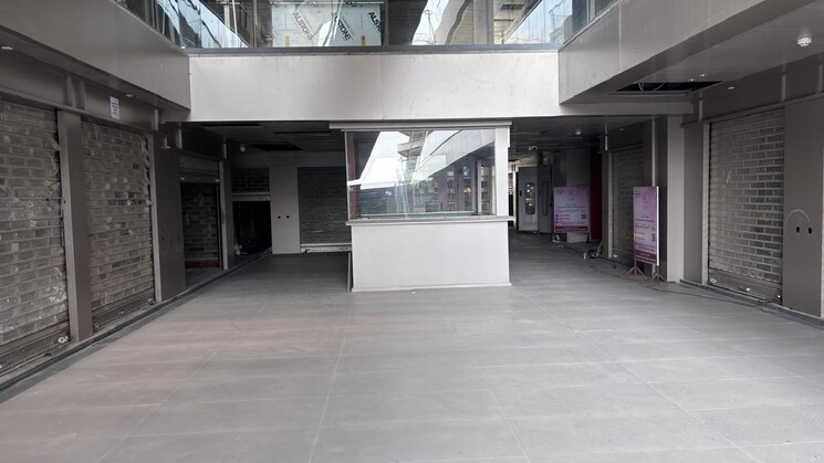  Parking, karyan-citywalk Commercial Shop 321 Sq.Ft. In Wave City Ghaziabad 8644150
