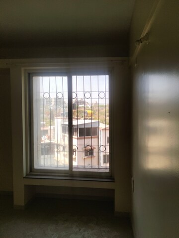 Room in 2 BHK Apartment at Raheja Vistas Phase II, Mohammadwadi – for Rent